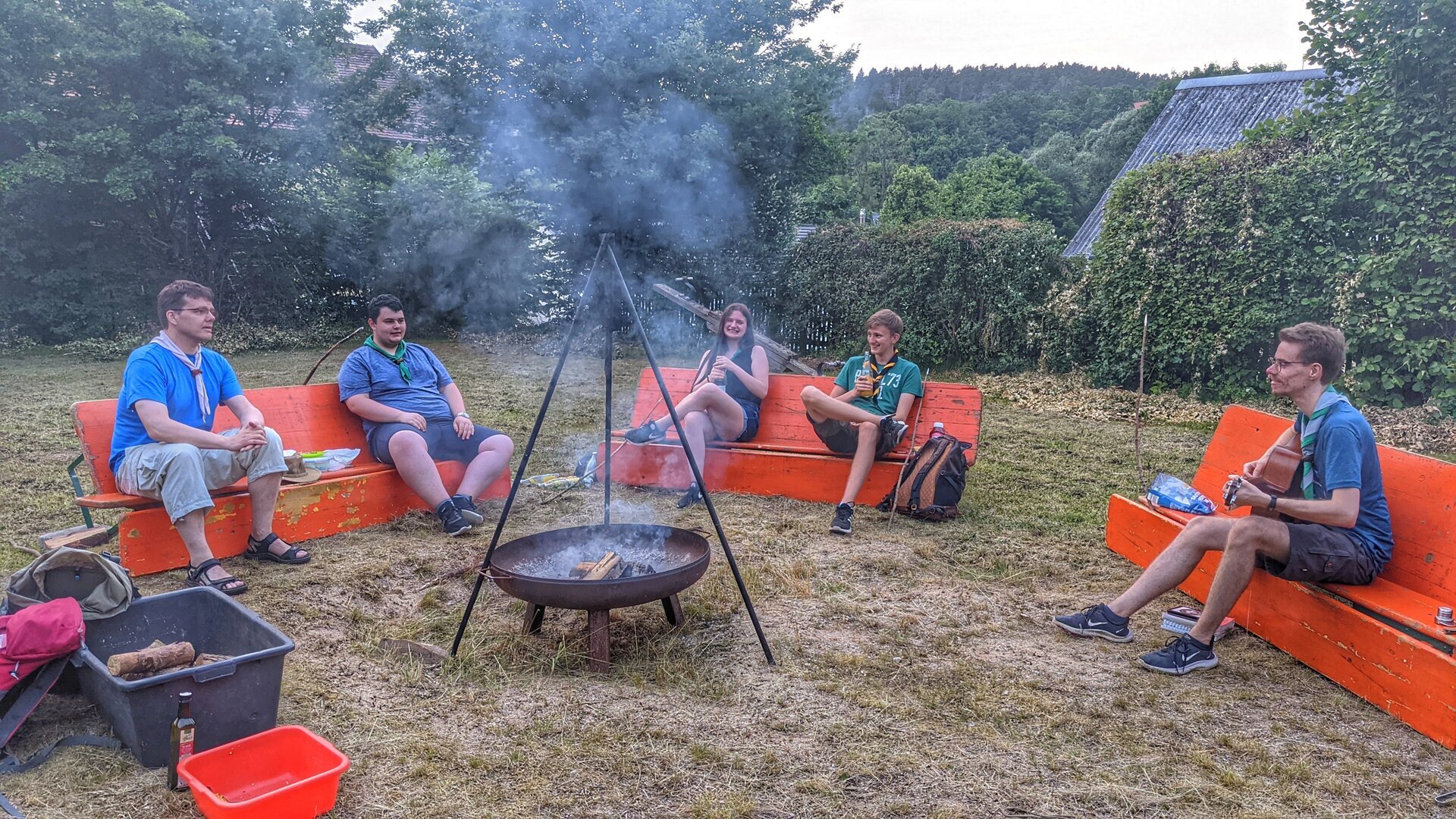 Lagerfeuer und Pfadfinderlieder