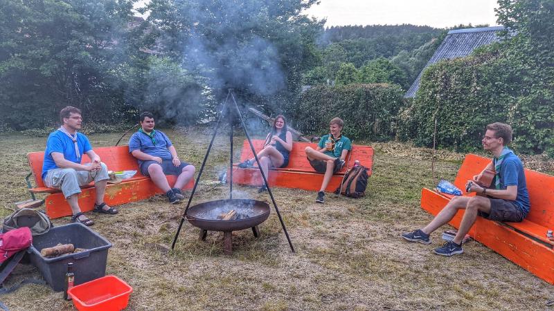 Featured image of post Auftakt zu Gruppenstunden in Präsenz – Das Feuer brennt wieder