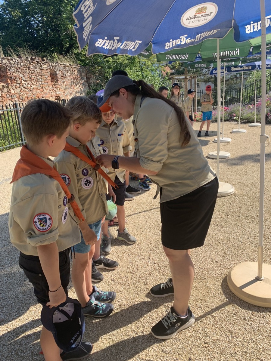 Feierliche Übergabe der Halstücher