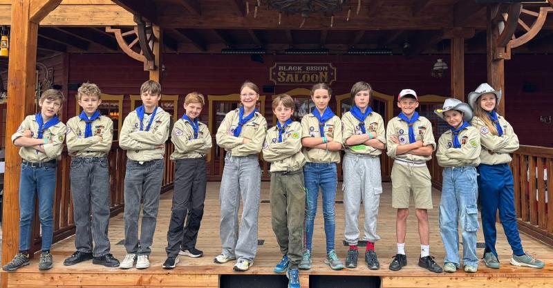 Featured image of post Feierlicher Aufstieg: Die Meute Eichhörnchen wird zu Jungpfadfindern